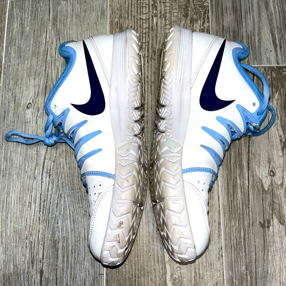 Nike blue striped sneakers